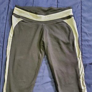 Fabletics Workout Capri Leggings sz Large